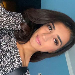 Meet your Posher, Mona